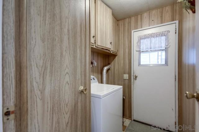 14215 Pecan Park Ln, El Cajon CA: https://media.crmls.org/mediaz/c2a30076-a961-4b2a-9544-414b1852bb81.jpg