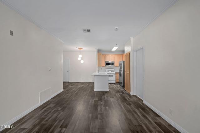 Detail Gallery Image 6 of 28 For 300 N El Molino Ave #125,  Pasadena,  CA 91101 - 2 Beds | 2 Baths