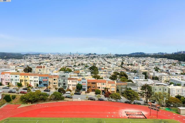 658 30Th Ave, San Francisco CA: https://media.crmls.org/mediaz/c2a3e5b1-6fdc-4909-aafa-85abfb1fd9bd.jpg