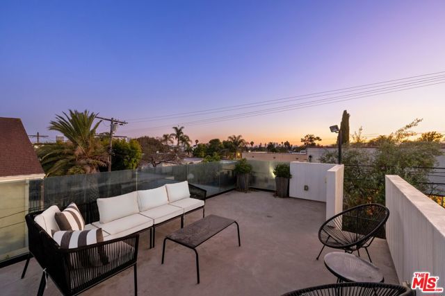 521 N Formosa Avenue, Los Angeles CA: https://media.crmls.org/mediaz/c2a422d5-25eb-43f9-8012-a49591bff3fd.jpg
