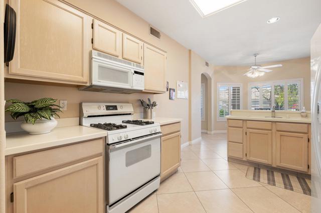 78352 Yucca Blossom Drive, Palm Desert CA: https://media.crmls.org/mediaz/c2a46c20-5635-40ad-ac5b-e0cc691d1d0d.jpg
