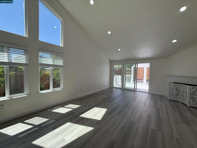 797 Orinda Ct, Fairfield CA: https://media.crmls.org/mediaz/c2a4a3da-663d-4b61-8201-ce9d828a7d2f.jpg