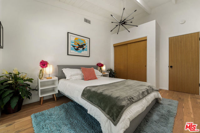 23020 Lita Place, Woodland Hills CA: https://media.crmls.org/mediaz/c2a5374d-0714-4c54-ad75-daa9f2f6aa65.jpg