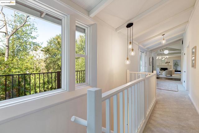 3 Mountain View Pl, Lafayette CA: https://media.crmls.org/mediaz/c2a5d4a5-23ed-424d-b672-7a2c8aec880f.jpg