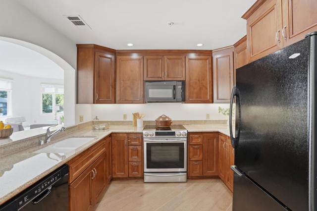 10 CRYSTAL SPRINGS Road, San Mateo CA: https://media.crmls.org/mediaz/c2a6a2f4-2488-4fd9-a132-2d644534b8ca.jpg