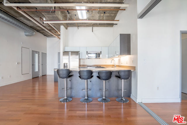 645 W 9th Street, Los Angeles CA: https://media.crmls.org/mediaz/c2a7a7c8-e6cd-4204-874d-95768b154b67.jpg