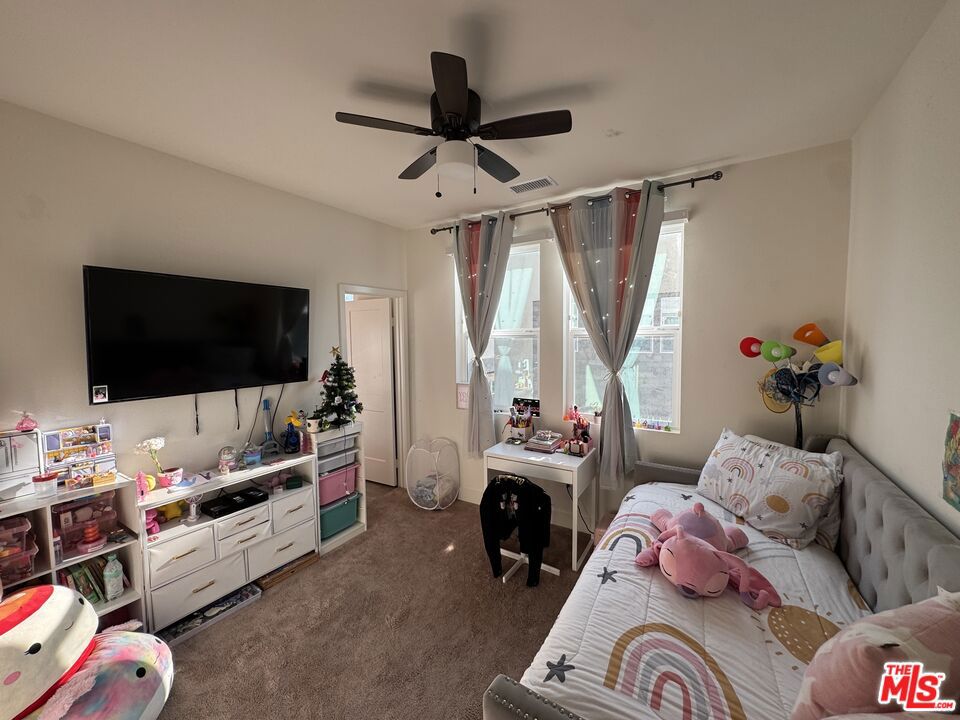 https://media.crmls.org/mediaz/c2a88ef2-86c6-45bb-b846-2c56ddd0e388.jpg?preset=X-Large