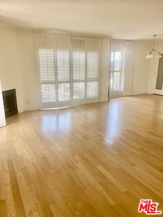 1097 S Bedford Drive, Los Angeles CA: https://media.crmls.org/mediaz/c2a899fd-8fc2-46f3-b1e8-e7f2bd30513d.jpg