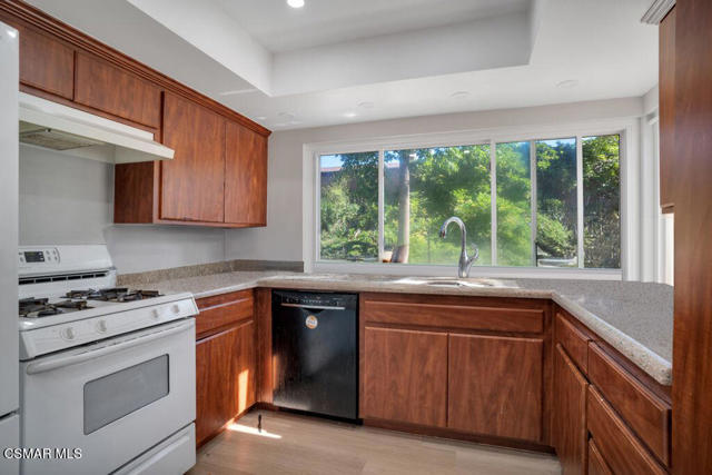 1637 Downing Street, Simi Valley CA: https://media.crmls.org/mediaz/c2a9a36a-4e85-45de-a2b5-695fc369037c.jpg