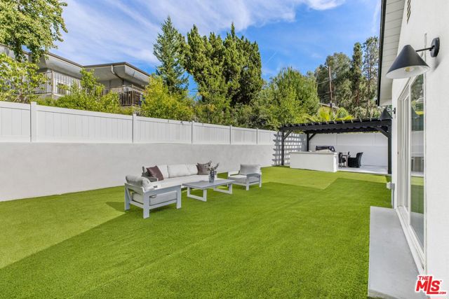 5200 Del Moreno Drive, Woodland Hills CA: https://media.crmls.org/mediaz/c2aa24de-af34-4d6d-aa69-c739806d5e30.jpg