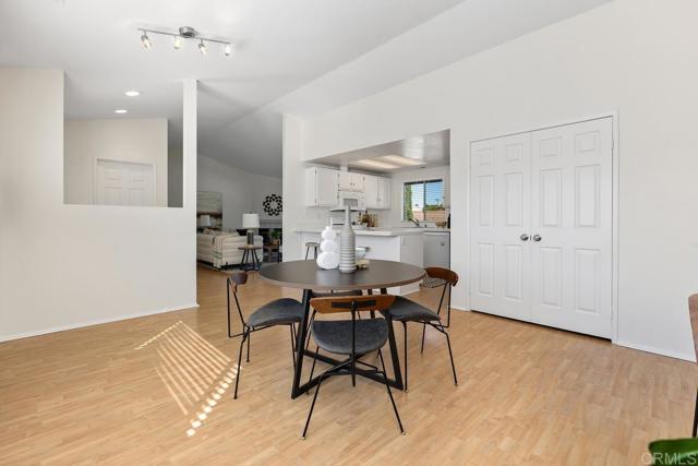 Detail Gallery Image 14 of 42 For 1330 Palomar Pl #7,  Vista,  CA 92084 - 3 Beds | 2 Baths