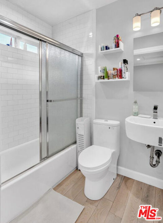1946 W 39th Street, Los Angeles CA: https://media.crmls.org/mediaz/c2ab130b-bcc9-487c-a066-ec0de0480aca.jpg