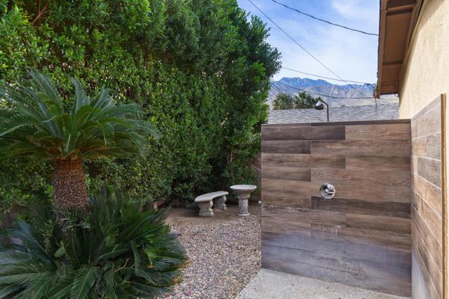1387 E Verbena Drive, Palm Springs CA: https://media.crmls.org/mediaz/c2ab5acb-bdbd-42df-a7cf-547ce642c2ed.jpg