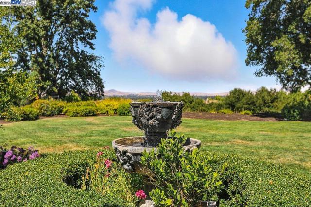 3029 Alburni Ct, Pleasanton CA: https://media.crmls.org/mediaz/c2ab94e3-94cd-4afd-9a9b-102d711500e6.jpg