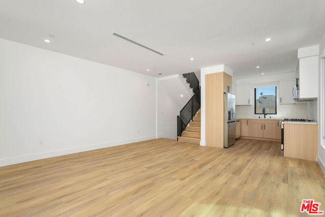 111 N Orlando Avenue, Los Angeles CA: https://media.crmls.org/mediaz/c2ad2b23-3bf7-4630-b2ff-31d9d4180f39.jpg