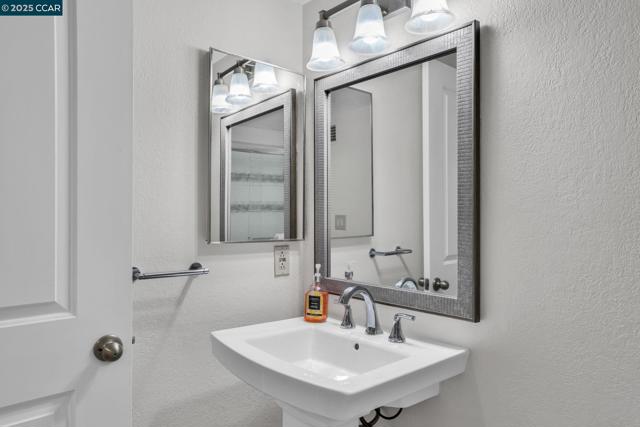 1430 Tampico Pl, Walnut Creek CA: https://media.crmls.org/mediaz/c2ad3e07-a45d-4643-9897-84c972d380e6.jpg