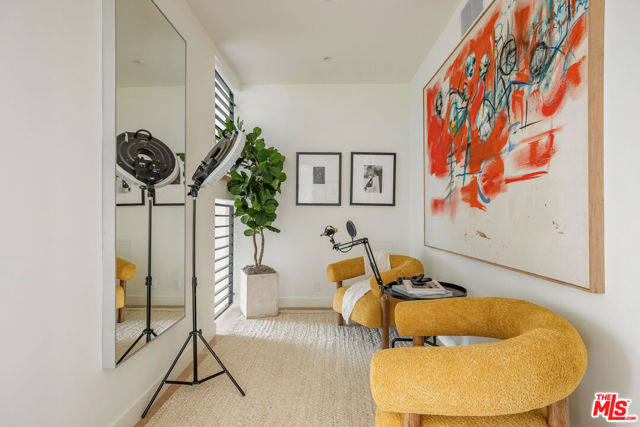 919 1/4 Hilldale Avenue, West Hollywood CA: https://media.crmls.org/mediaz/c2adefb4-6b5c-40e4-a49e-71338dfa6c03.jpg