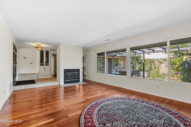 1641 Trafalgar Place, Westlake Village CA: https://media.crmls.org/mediaz/c2adf7a6-7d67-41ee-ad23-d4ec07533ec0.jpg