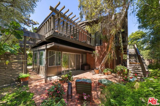 1048 E La Loma Avenue, Somis CA: https://media.crmls.org/mediaz/c2aec912-cc44-4218-8e93-4cc565892981.jpg