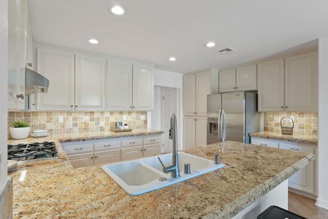 Detail Gallery Image 15 of 45 For 1636 Cormorant Dr, Carlsbad,  CA 92011 - 2 Beds | 2/1 Baths