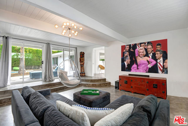 1155 E Mesquite Avenue, Palm Springs CA: https://media.crmls.org/mediaz/c2af5f4f-363a-4bba-a566-4d16a263281c.jpg