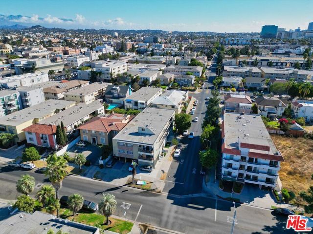4171 W 4th Street, Los Angeles CA: https://media.crmls.org/mediaz/c2afe00f-eb30-4d6d-a4a5-319a0278b755.jpg