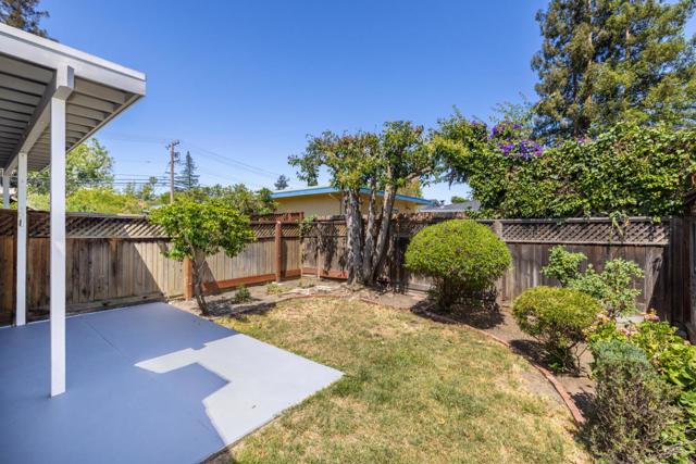 1648 Oak Avenue, Redwood City CA: https://media.crmls.org/mediaz/c2b006fa-9314-40ce-a3c0-f5d28f00377c.jpg
