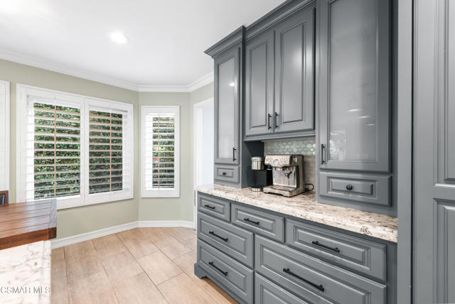 5816 Middle Crest Drive, Agoura Hills CA: https://media.crmls.org/mediaz/c2b0f4b8-075a-42d2-97f3-bf5e72aed54d.jpg