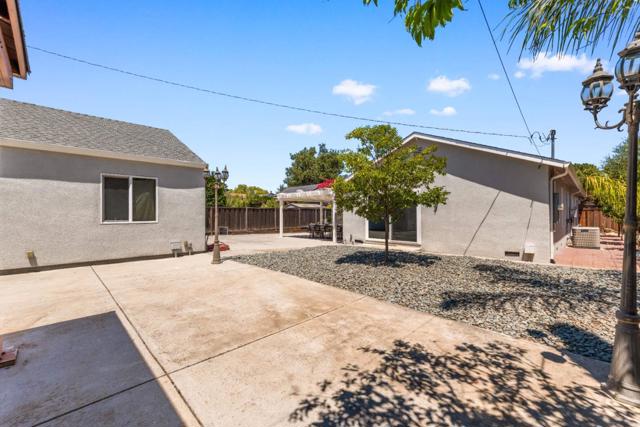 15098 Stratford Drive, San Jose CA: https://media.crmls.org/mediaz/c2b183d1-4fd4-470c-8baa-6679515cd8aa.jpg