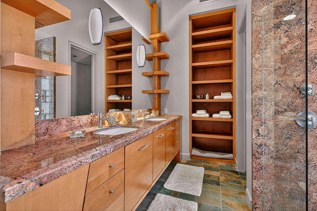 9 Rockcrest, Rancho Mirage CA: https://media.crmls.org/mediaz/c2b1f195-c3d4-4cca-89e9-213120ecebef.jpg