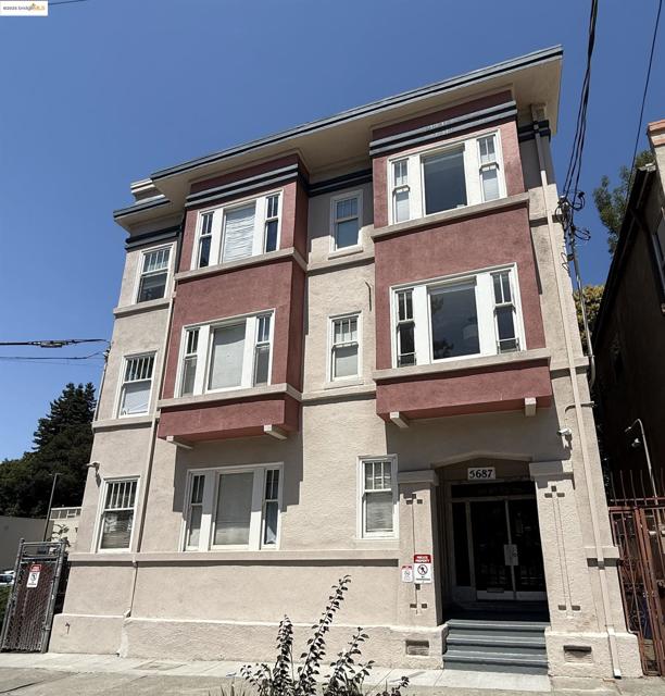 5687 Miles Ave, Oakland CA: https://media.crmls.org/mediaz/c2b248e0-92d2-4e79-811b-14138f46bb76.jpg