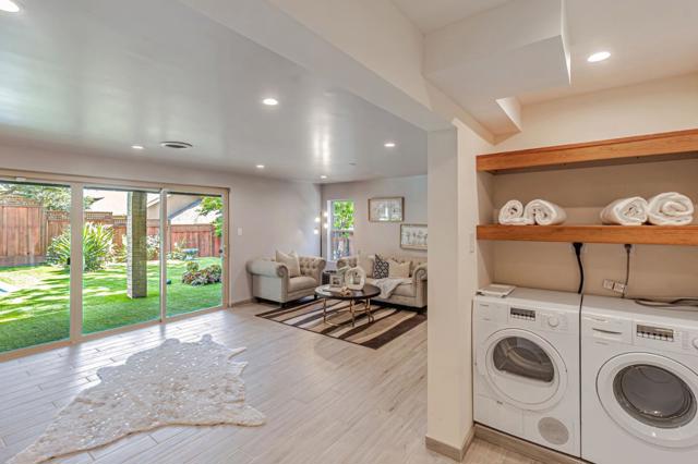 3119 Oak Knoll Drive, Redwood City CA: https://media.crmls.org/mediaz/c2b2a460-cb4b-4153-a53f-6c74fd0192fb.jpg