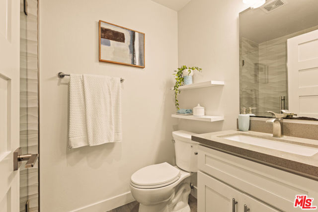 950 N Kings Road, West Hollywood CA: https://media.crmls.org/mediaz/c2b2ab8f-2d9c-452b-a6a7-d82d4a96c457.jpg