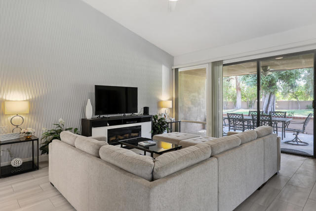 5 Majorca Drive, Rancho Mirage CA: https://media.crmls.org/mediaz/c2b2f919-a238-4ab4-88eb-bb8f1eecd340.jpg