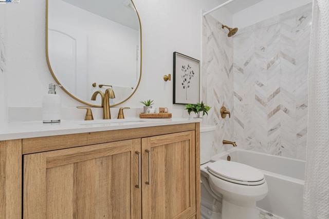 6976 Allegheny Dr, Dublin CA: https://media.crmls.org/mediaz/c2b31440-c7a0-4f45-959e-e70545db8fa5.jpg