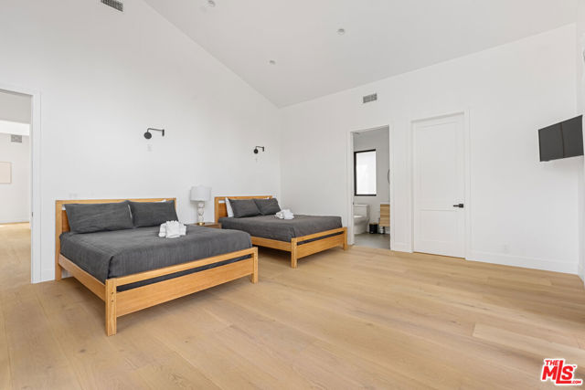 42421 Evergreen Drive, Big Bear CA: https://media.crmls.org/mediaz/c2b40344-bbf3-45e3-babc-9b1c2434daab.jpg