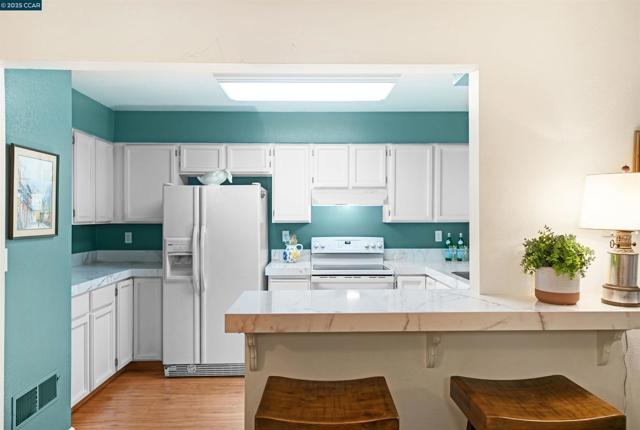 368 Grapevine Pl, Pleasant Hill CA: https://media.crmls.org/mediaz/c2b41f94-9fec-448a-8c7b-cf6112aa31d3.jpg