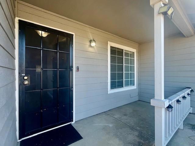 16100 5th Street, Lathrop CA: https://media.crmls.org/mediaz/c2b49a84-0342-41dd-9537-0311bc92b958.jpg
