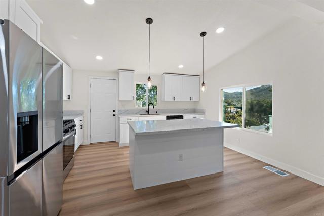 Detail Gallery Image 4 of 30 For 13162 Highway 8 Business #104,  El Cajon,  CA 92021 - 3 Beds | 2 Baths