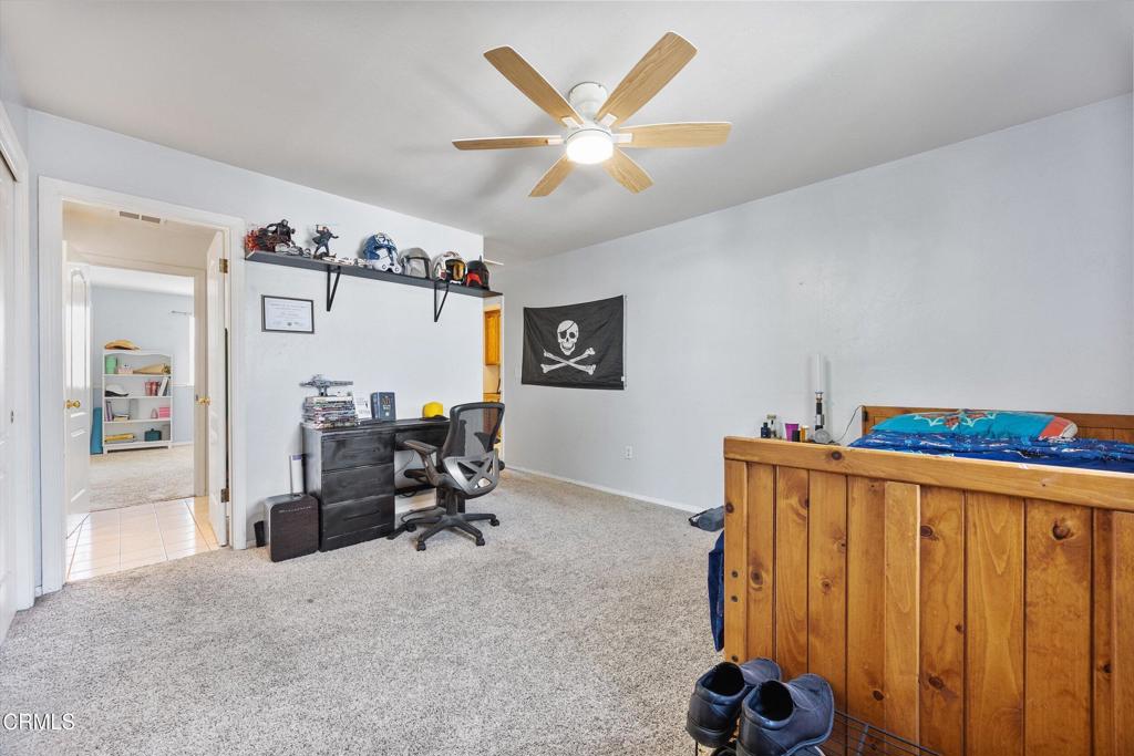 https://media.crmls.org/mediaz/c2b640f9-68d8-4fc1-836b-059cb7405a47.jpg?preset=X-Large