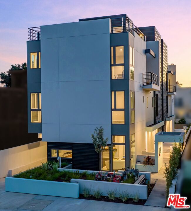 1729 S Barrington Avenue #2