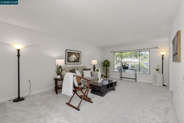 2017 Pine Knoll Dr, Walnut Creek CA: https://media.crmls.org/mediaz/c2b67a30-1601-4fd2-be88-5deab9e13685.jpg