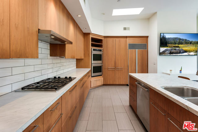 2929 Passmore Drive, Los Angeles CA: https://media.crmls.org/mediaz/c2b694ca-e1e0-443e-8fb2-bc2ce4455b4d.jpg