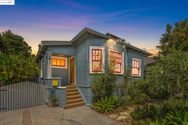 6521 Herzog St, Oakland CA: https://media.crmls.org/mediaz/c2b699a8-c241-4931-a726-e255d2bae3a4.jpg