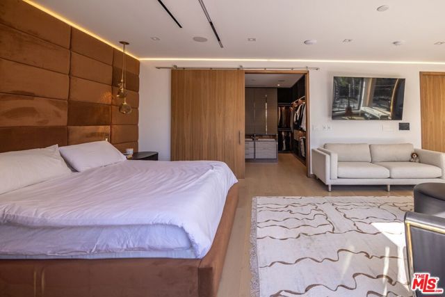 2717 Motor Avenue, Los Angeles CA: https://media.crmls.org/mediaz/c2b727b9-fe2c-46b2-80b6-f35c2e53873d.jpg