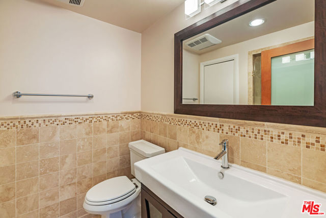 23914 De Ville Way, Malibu CA: https://media.crmls.org/mediaz/c2b73594-18ba-44ea-b9d6-305ec9895fac.jpg