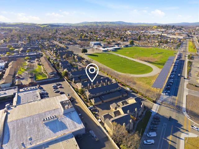 251 Gibson Drive, Hollister CA: https://media.crmls.org/mediaz/c2b81606-d819-4c33-acf7-1926ec037cde.jpg