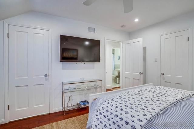 75 Corinthian Walk, Long Beach CA: https://media.crmls.org/mediaz/c2b882db-d375-4399-93ce-c740559a3f49.jpg