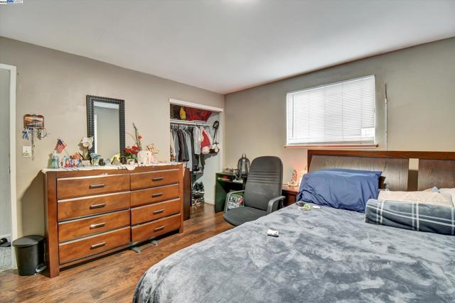 1506 52nd Ave, Oakland CA: https://media.crmls.org/mediaz/c2b89939-3e0f-4229-90d1-1128fe79392f.jpg