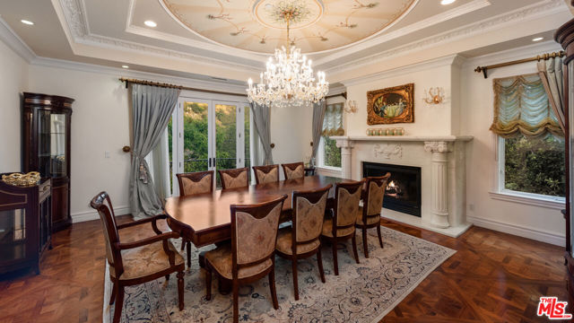 1455 Robmar Drive, Beverly Hills CA: https://media.crmls.org/mediaz/c2b94045-e2fe-4204-a66c-ae030b136ef6.jpg